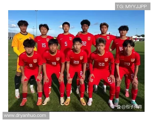 荷兰足球明星齐聚一堂的精彩合影展现团结与激情 荷兰足球明星齐聚一堂的精彩合影展现团结与激情