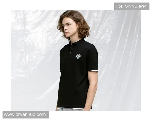 足球明星时尚新宠手拿包引领潮流风尚彰显个性魅力